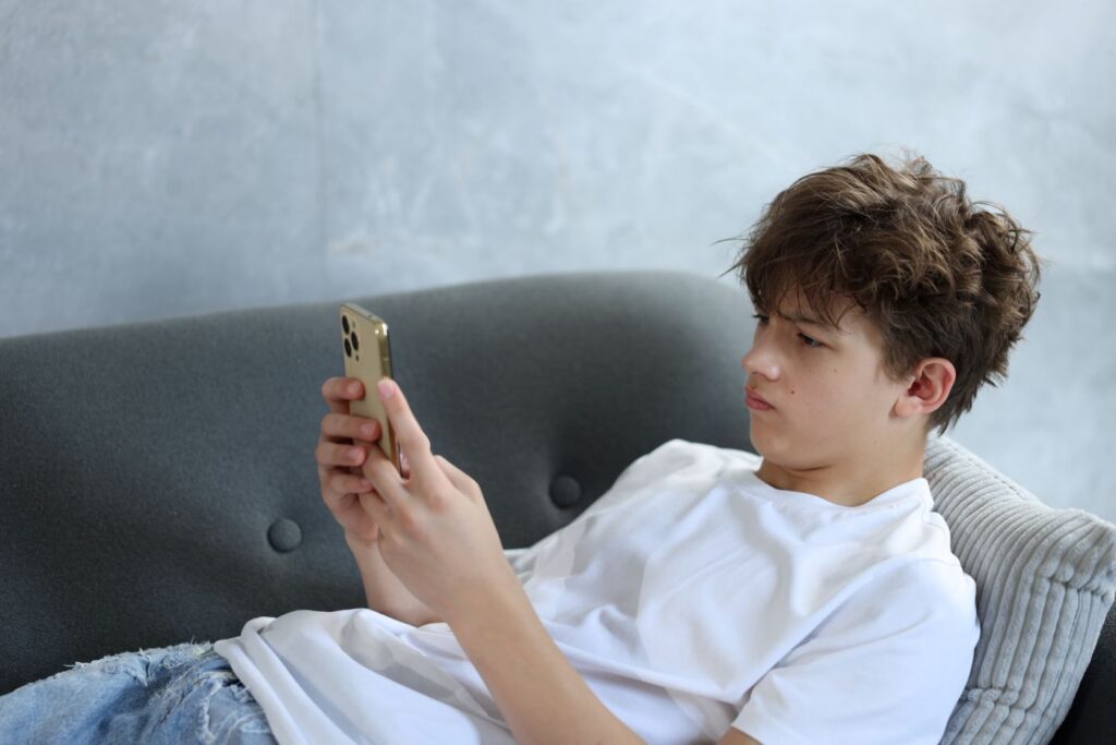 child using social media apps